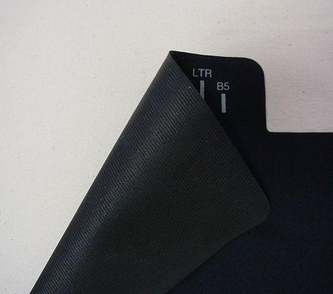 この裏のゴムがいい食い付きでマットは動かない。