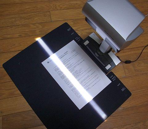 一筋の光がスキャン対象を横切っていく