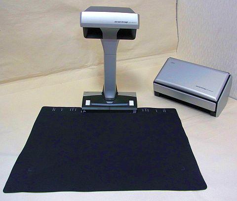 背景マットは丸めることができるので、フットプリントはSV600の方が小さい。