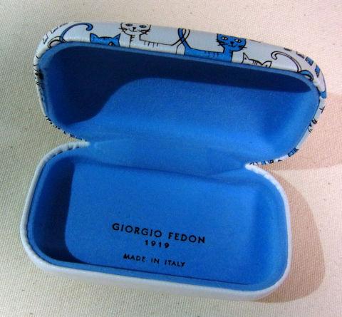 造りとしては「ミニ」メガネケース、「メイド・イン・イタリー!!」