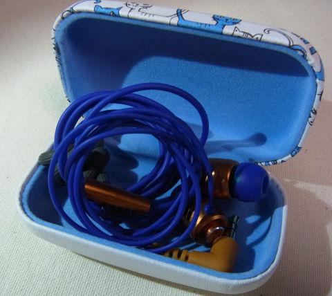 イタリアのイヤホンにはイタリアのケースが似合う?ww