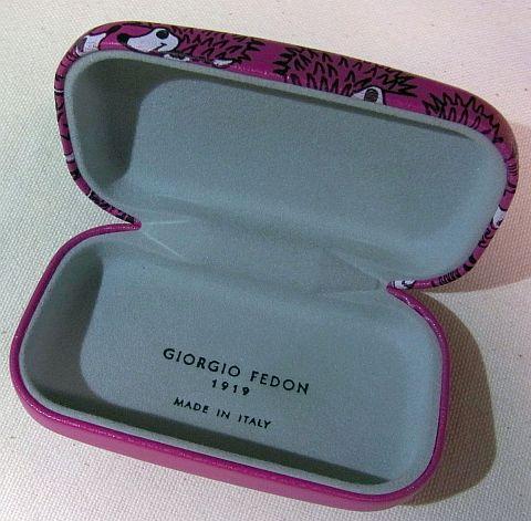 中は地味な?ライトグレーでシック。