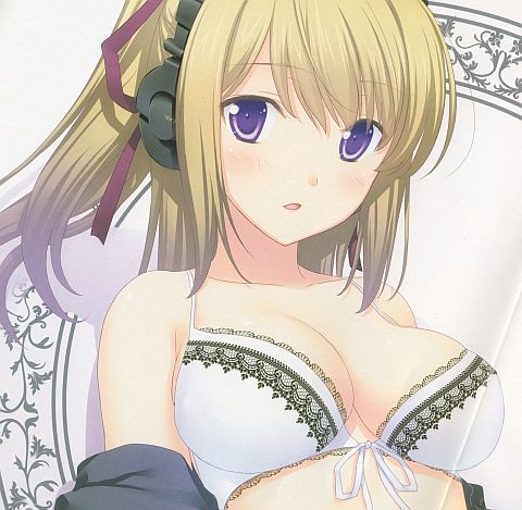 NIXONはスーツ姿の下がゴージャス水着というw