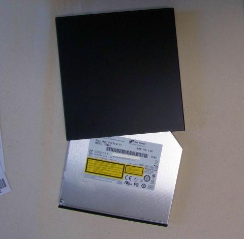 こんな感じてケースに入れて使用。