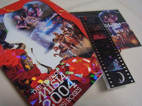 そうは言ってもスリーヴケース、ブックマーカー・絵葉書付きの初回盤を掴んでるわけですが。