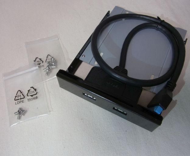 パネルは金属製で安っぽくはない。