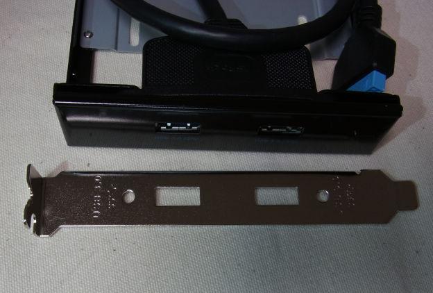 フロントがあまっていない場合は、PCIスロット側に増設することも可能。