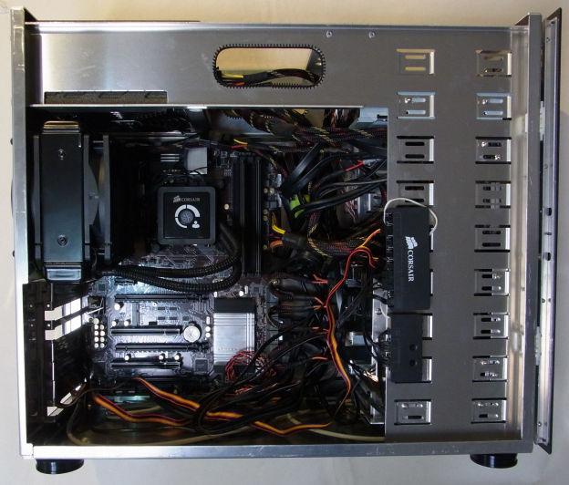 素組み状態。まだビデオカードは載せていない。