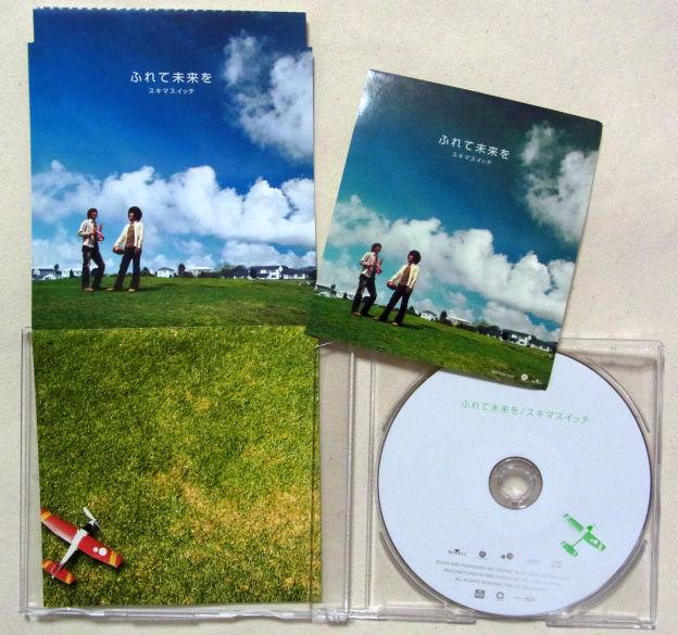 ジャケットと同一デザインのステッカーつき