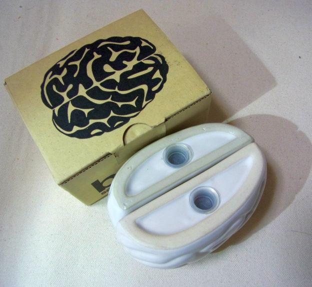 中身を入れるための穴は小さいな...