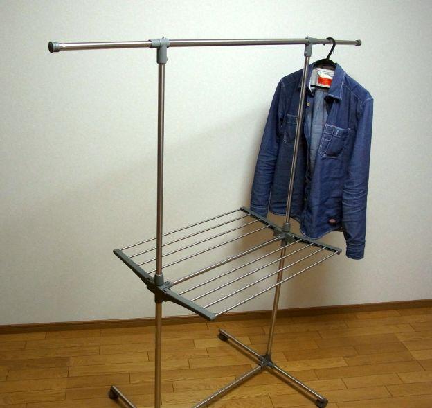 脇にはかけられるが、この長さのものを中央にかけると「バスタオルほし部」に届いてしまう