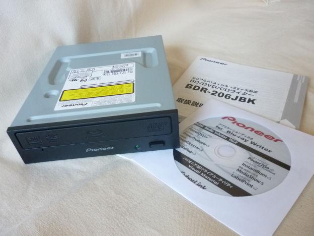 内容はシンプルで説明書とソフトが入ったディスク