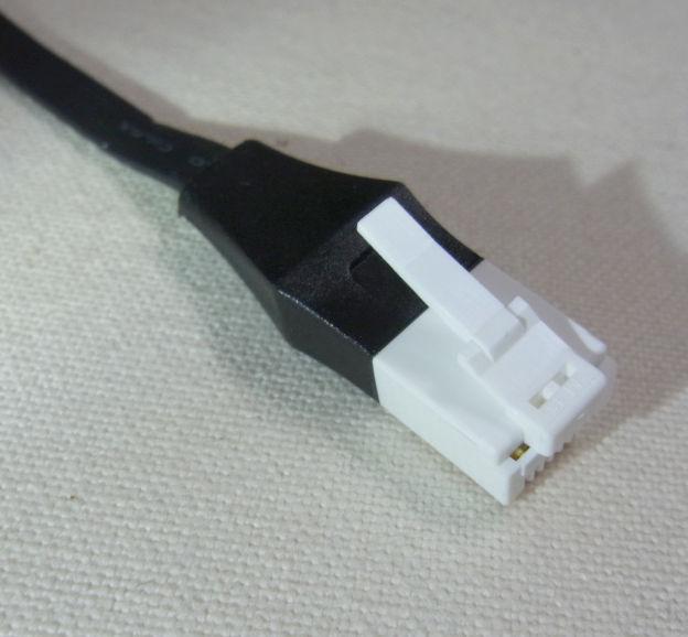 ツメを含めたこの白い素材(特許出願中)がキーポイントらしい。