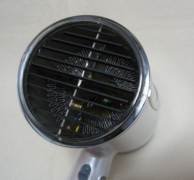 マイナスイオンの発生装置は逆Tの字に8つついているハズなんだけど...