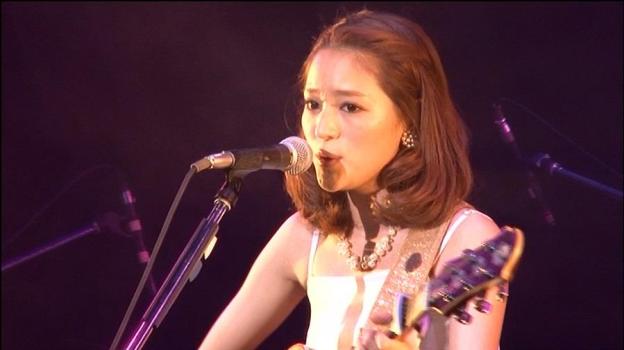 ライヴでの彼女