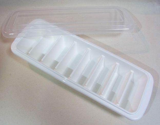 できあがりの個数は8個。フタはきちんと閉まるものではなく、霜よけ程度。