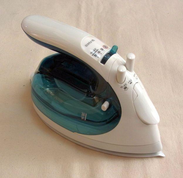 本体はコンパクト。当然スチーム用の水タンクはカセット式。