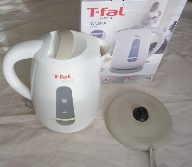 内容物はベースと本体のみ。