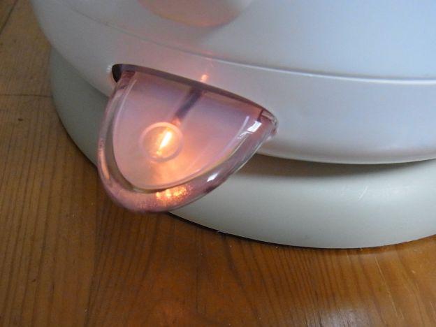 スイッチは押しやすく、押せば赤く光るので一目瞭然!