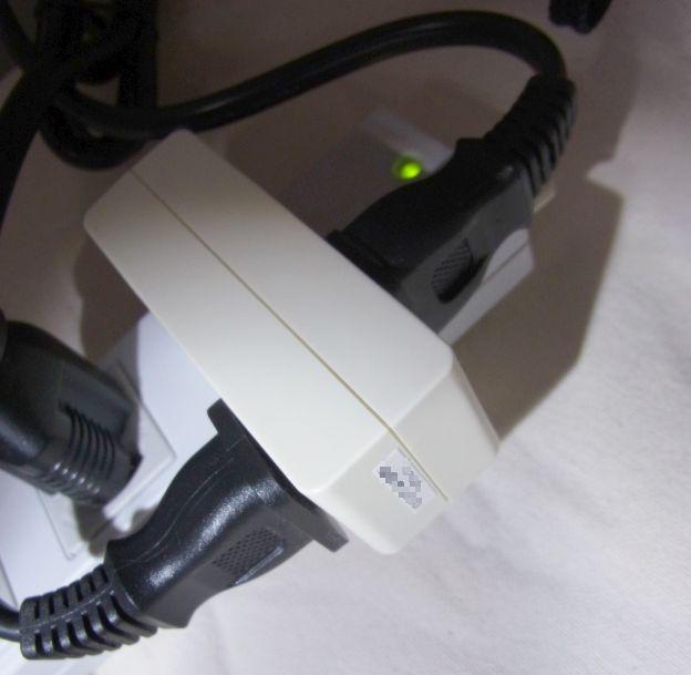 今回使ったのはタップに。挿す位置にもよるが3口全部使うのは難しいかな。