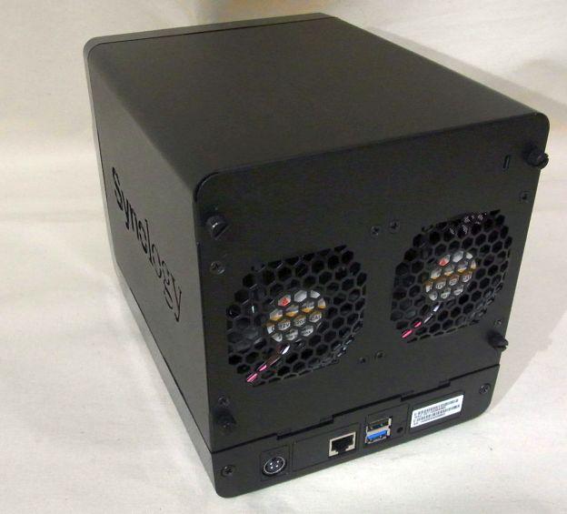 2基の80mmファンが搭載される。