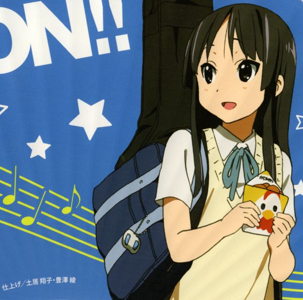 レフティのエリザベス(ベースの愛称)を背負う澪タソ。手には当然?からあげクンが