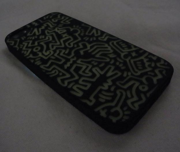 目で見ても「光る」という感じではない。