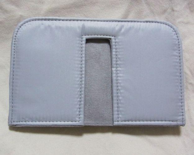 裏の切り欠きはクレードル込みとすると少し合わないケド...