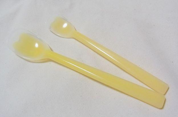 掬う先の部分はしゃもじのような形なので、液体を掬うのには適さない