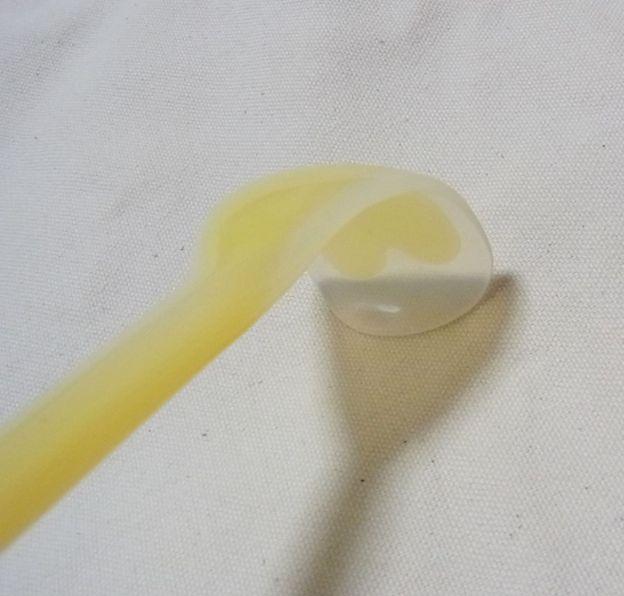 先は弾力性があるので、くぼみにもフィット!