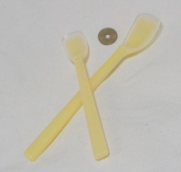 大きさのイメージ的にはこんな感じ。離乳食には「小」かな。