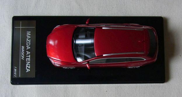 上から見ると上方および後方に向かって結構絞られているのがわかる。