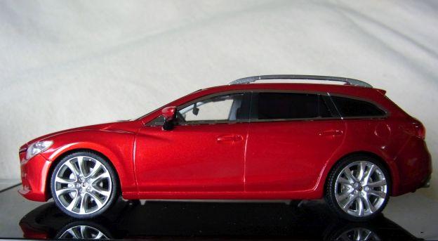 フロントフェンダー~Aピラー根元のキャラクターラインとミラー根元から走るラインをきちんと表現。