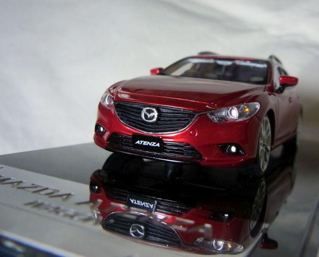 猫族系の目玉もイイ感じ。