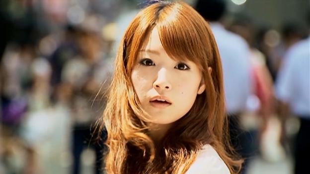 「ストーリー」は数多くの女性が振り返るシーンがちりばめられている。