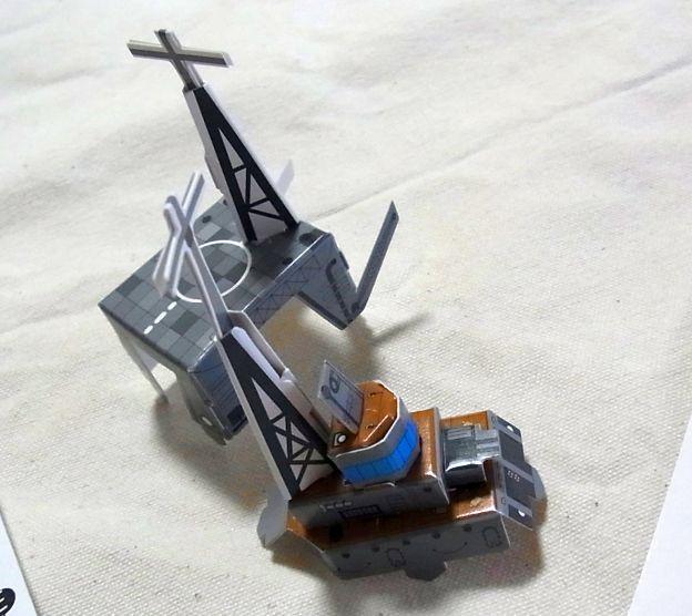 マストが立つ二つの甲板上造作物