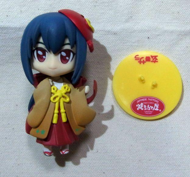 部品は本体とベース。ベースに入るネームは「焼きたて屋」の方が前面にくる