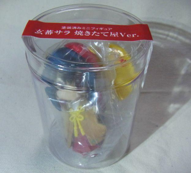 他のミニフィギュアの色違いバージョンはオリジナルにシール貼っただけだが、食品の湯気や水分への配慮かブラケースとなる。