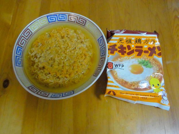 1)袋麺なのでラーメンどんぶりで作った。