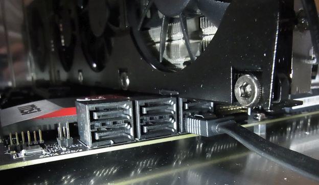 今回は1ポートしか使ってないので問題ないが...