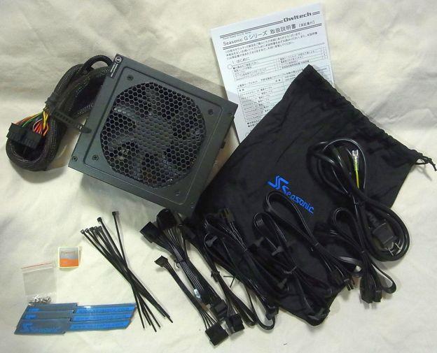 モジュラーケーブルはロゴ入りの袋入り。社名入りのマジックテープまで同梱。