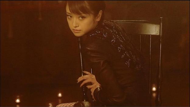 安達祐実は妖しい感じの衣装