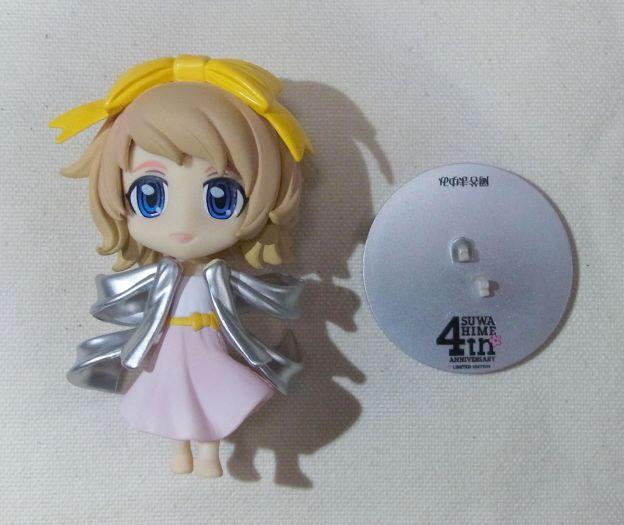 中身は2点。本体と「SUWAHIME 4th ANNIVERSARY」と書かれた銀のベース