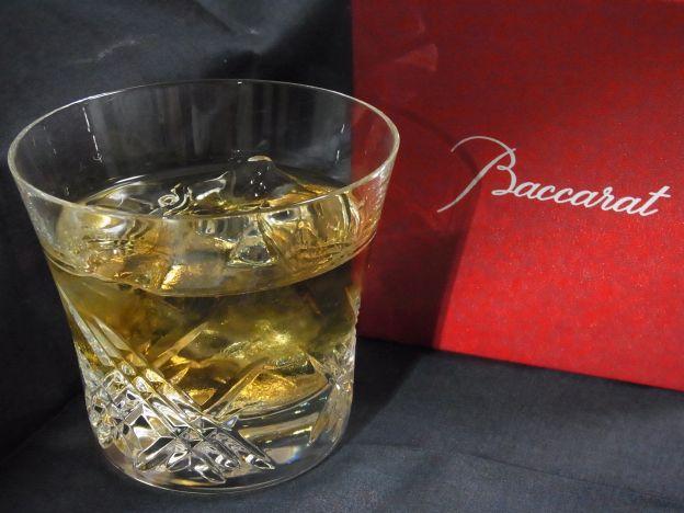 氷をたくさん入れたダブルのロックがちょうど合う。