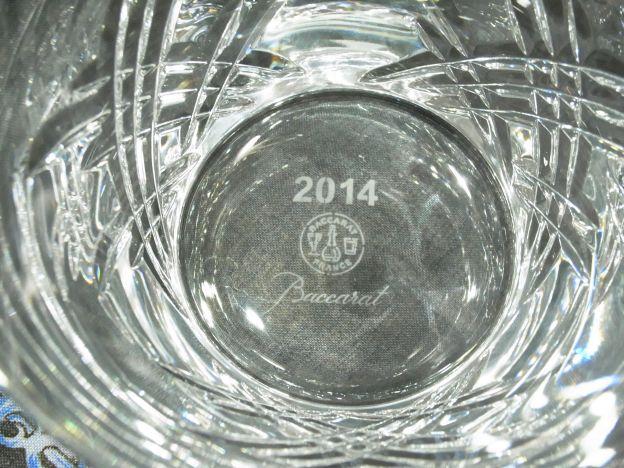 直線のみのカットだが、複雑な陰影を描き出す