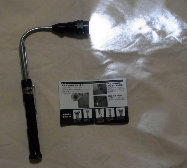 両手がふさがってるとき胸ポケットに入れたまま前方を照らすことも可