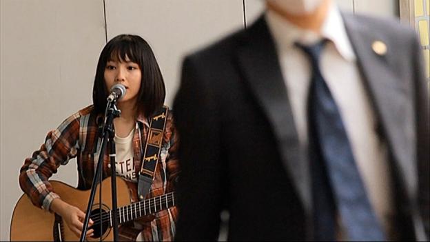 ストリートでの彼女