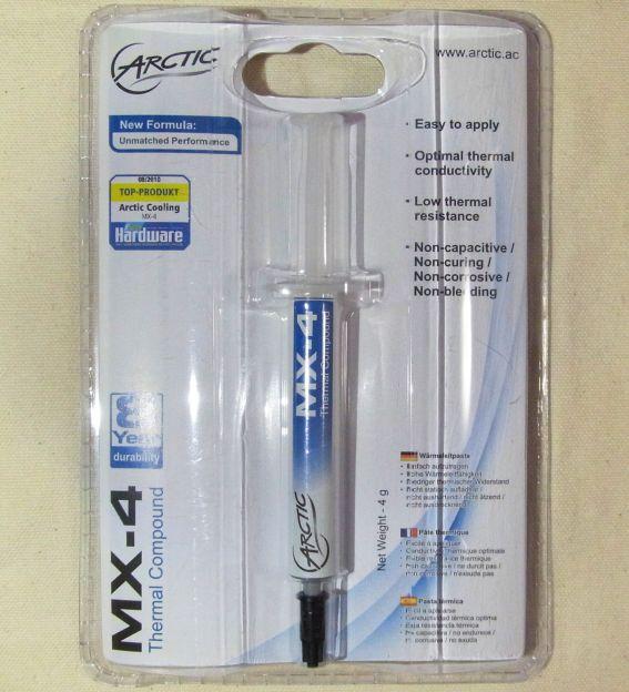 パッケージはシンプル。ヘラは付属しない。