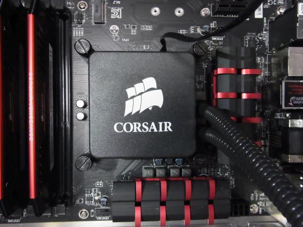 ネジは対角線に締めよう(これはGAMING 5に取り付けていたとき)