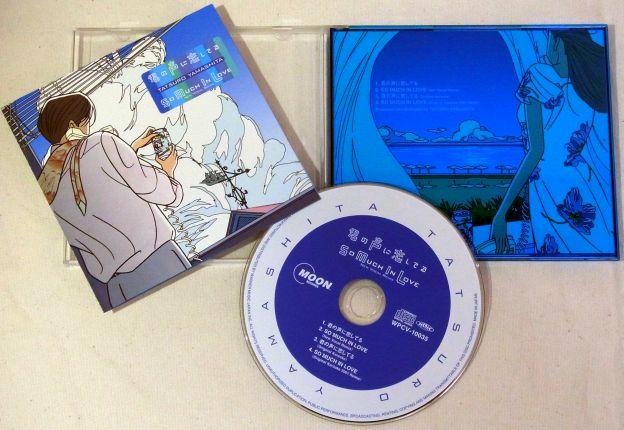 ケースの半分(CDを収める側)が青い特装ケース(そういえば開き方も逆だな)